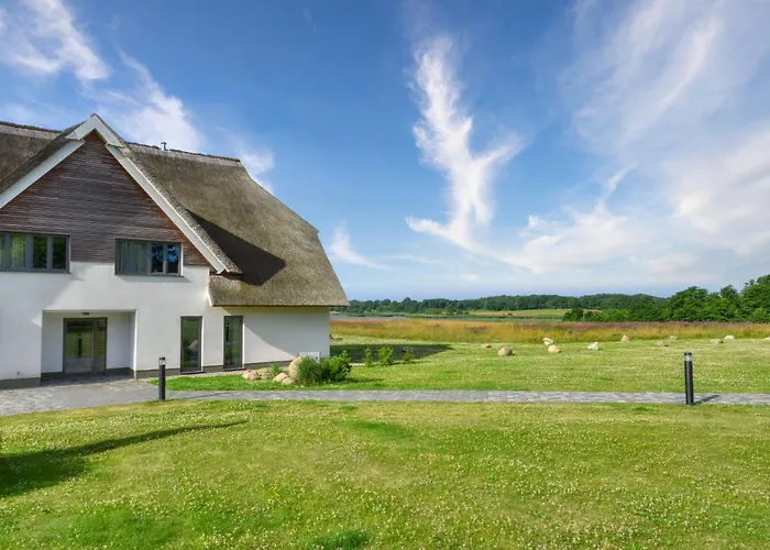 Bachstelze 22 Im Wreecher Idyll Ruegen By Ruyastay بوتبوس